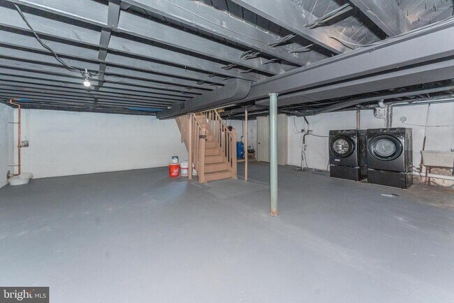 Building Photo - 75 Reeder Ave