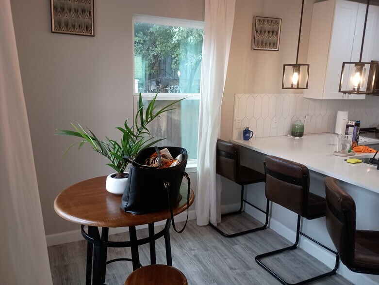 Building Photo - Room in House on Mississippi