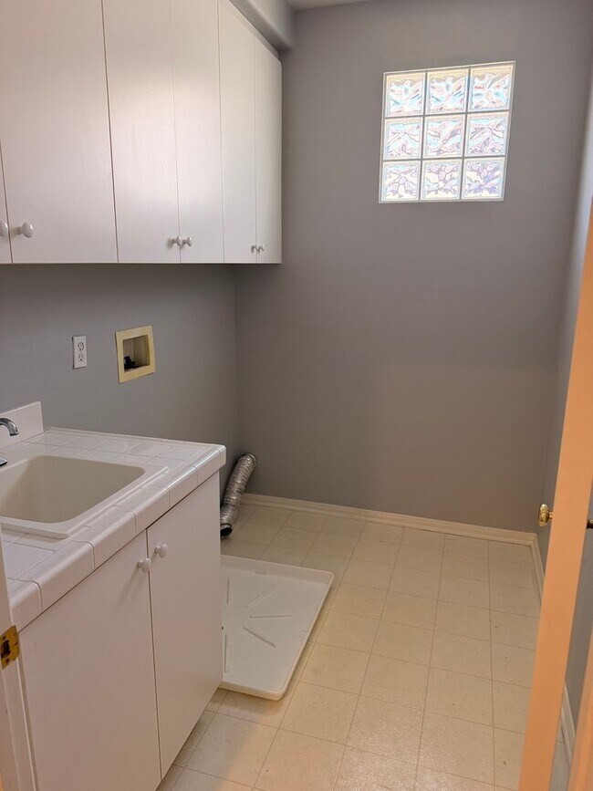 Building Photo - 2872 La Plata Dr