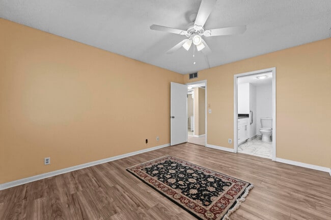 Building Photo - 3046 Newcastle A