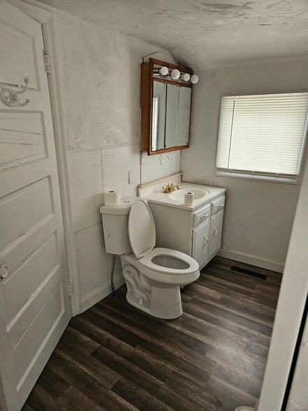 Building Photo - 1037 2nd St