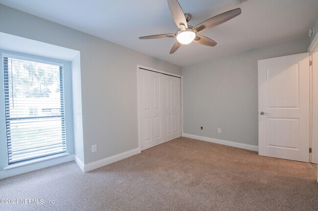 Building Photo - 11448 Sugar Maple Pl S