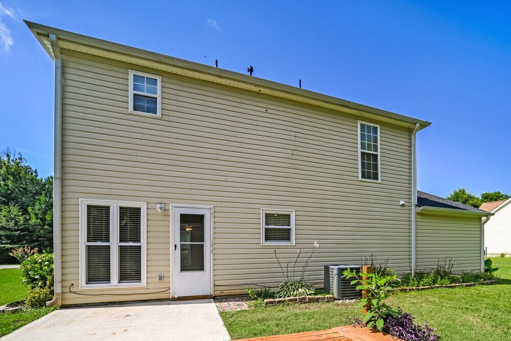 Building Photo - 213 Tyler Trace