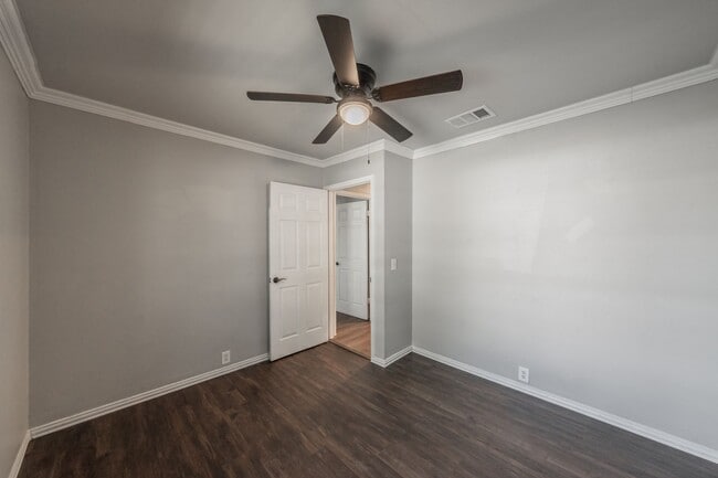 Building Photo - 2890 Elsinor Dr