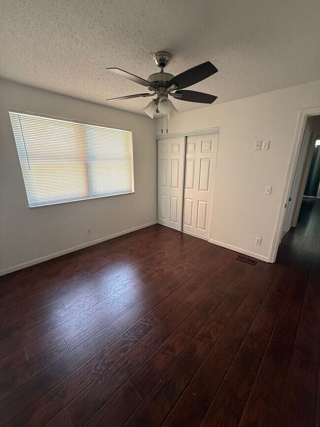 Building Photo - Grants Farm Condo!