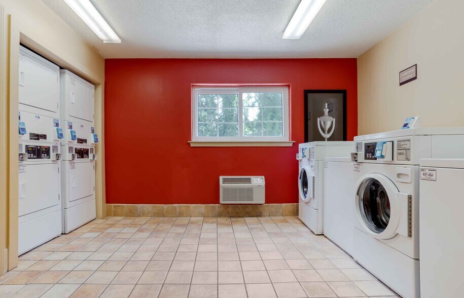 Building Photo - Furnished Studio-Destin - US 98 - Emerald ...