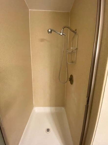 Building Photo - 13017 Lincoln Way