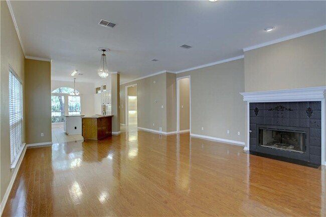 Building Photo - 1905 Kinney Ave