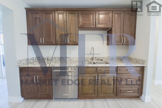 Building Photo - 4Bed/2Bath House at University/Dobson--Complete Remodel w/Pool!