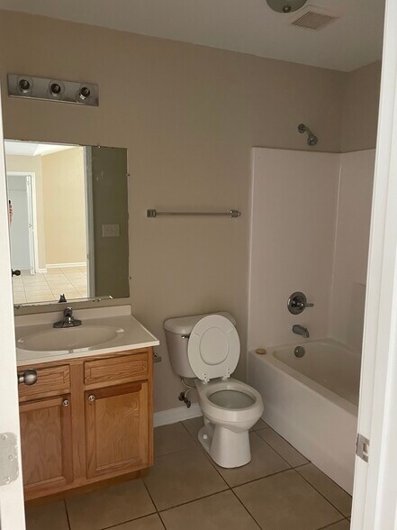 Building Photo - 512 Victoria Manor Dr