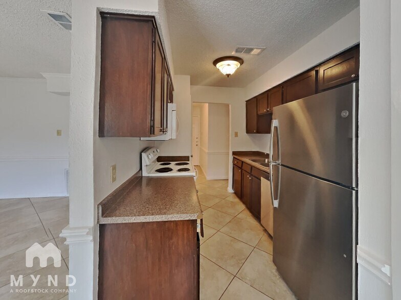 Building Photo - 709 Croydon Dr