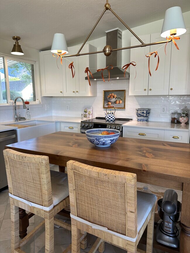 Kitchen - 1471 E 22nd St