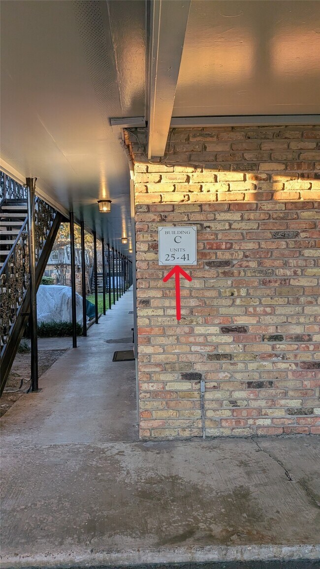 Building Photo - 3131 Southwest Fwy