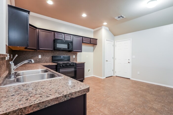 Building Photo - 9612 Evie Dr
