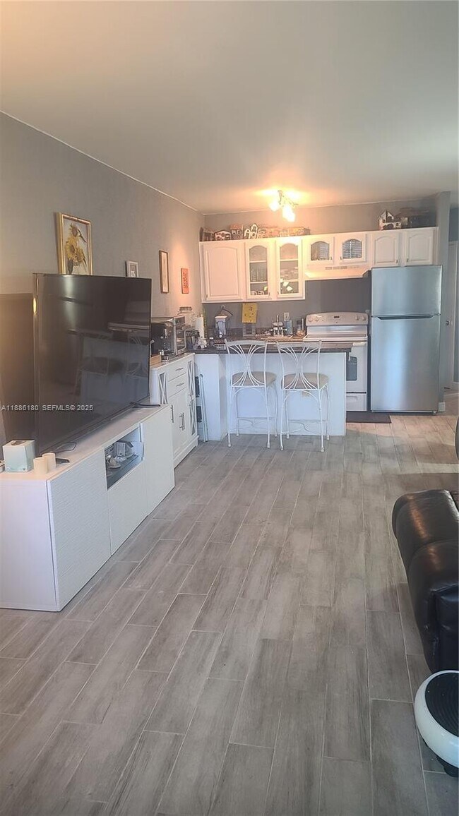 Building Photo - 1936 S Ocean Dr