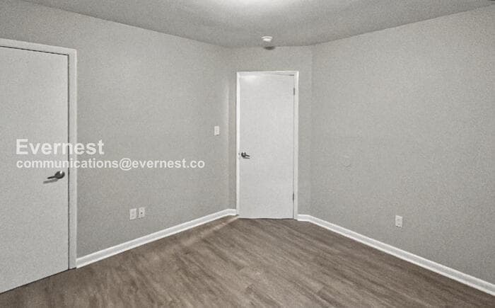 Building Photo - 1024 4th Ave W