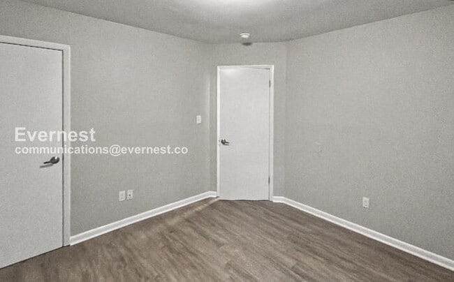 Building Photo - 1024 4th Ave W