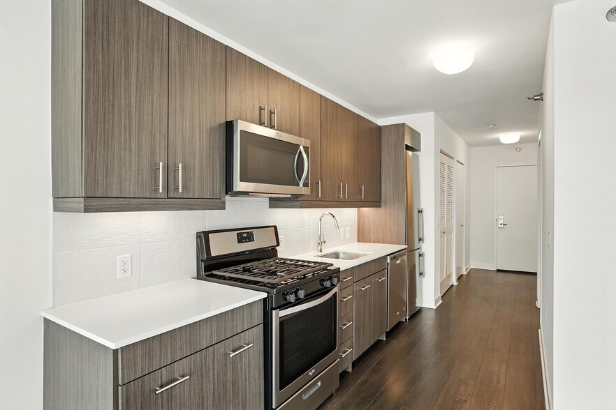 Building Photo - 20 W Randolph St