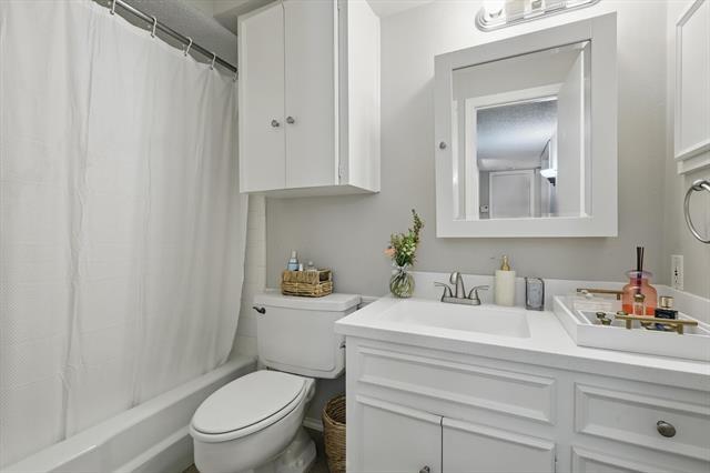 Building Photo - 3212 Daniel Ave