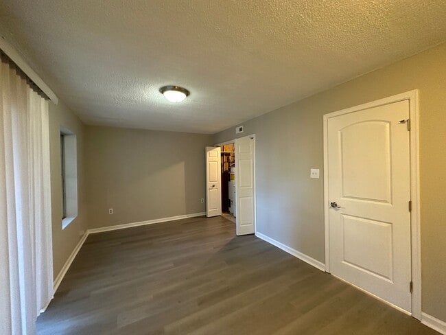 Building Photo - Charming 3 Bedroom/2.5 Bathroom Townhome with Attached Garage in Reisterstown, MD!