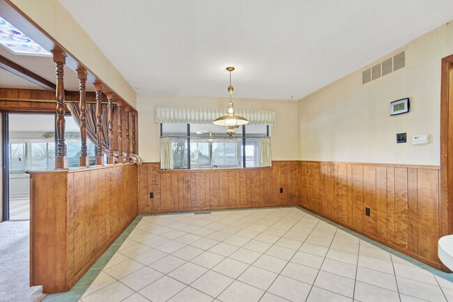 Building Photo - 3 Bedroom 2 Bath Conveniently Located House!