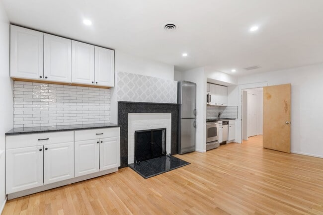 Building Photo - 103 Marlborough St