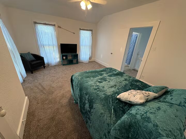 Building Photo - 1016 NE Quincy St