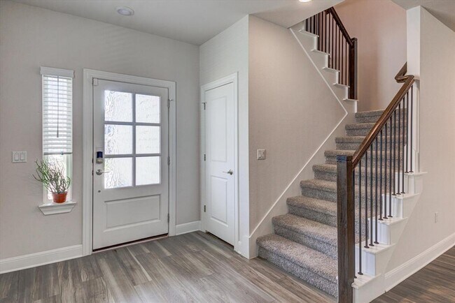 Building Photo - 15610 Ellinger Dr