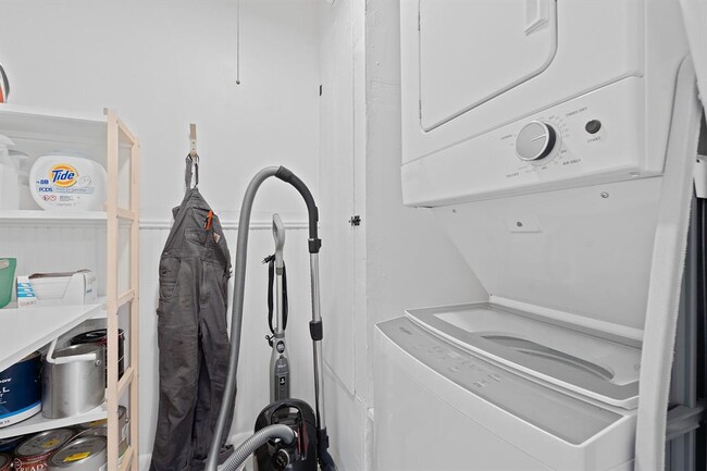 Building Photo - 8801 Redfield Ln