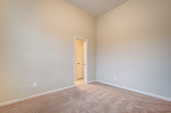 Building Photo - 220 Cheswood Forest Dr