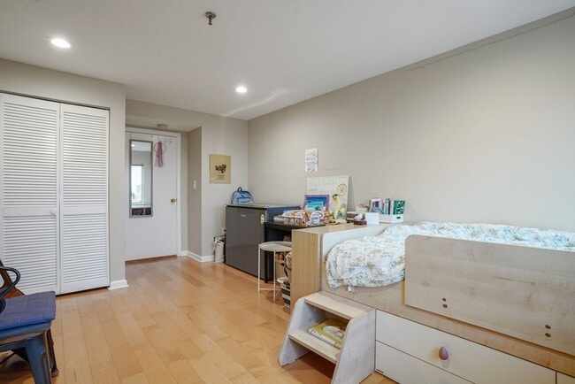 Building Photo - 20 Webster St