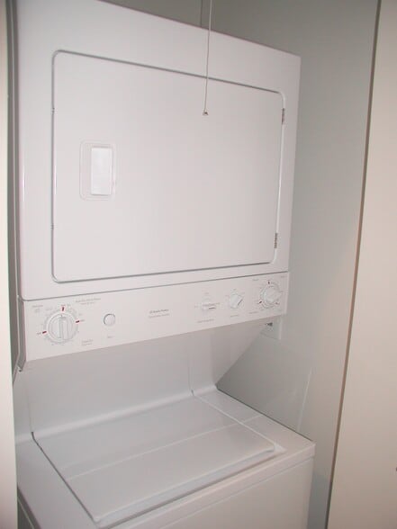 INDOOR washer dryer - 1236 Chicago Ave