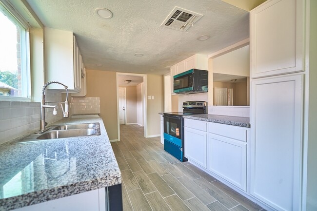 Building Photo - 7214 Westbranch Dr