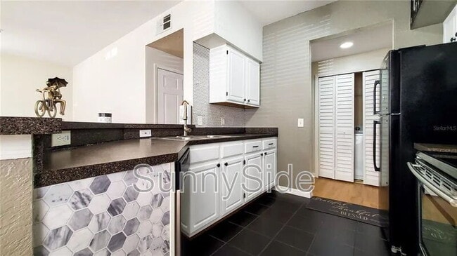 Building Photo - 6021 Westgate Dr