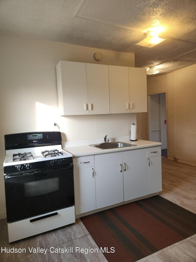 Building Photo - 5635-5639-5639 NY-82