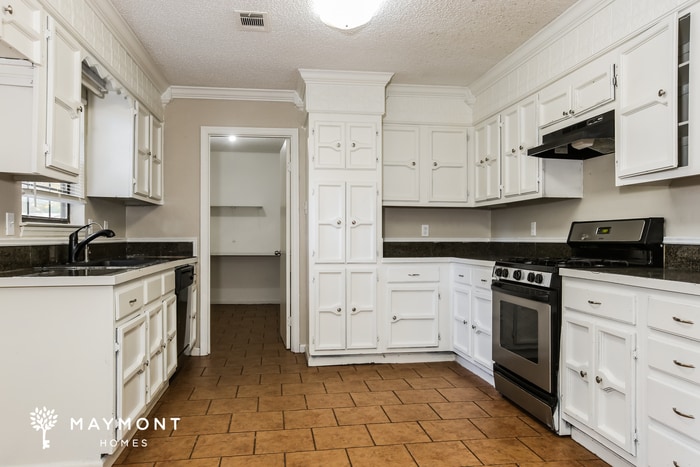 Building Photo - 17 Greenbrier Dr