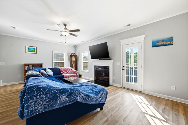 Building Photo - This beautiful - like new, energy efficient home in Grayson Park!