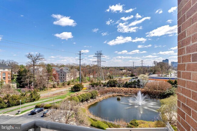 Building Photo - 11800 Sunset Hills Rd