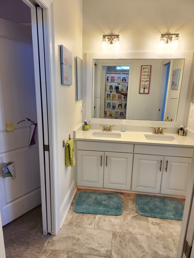 Building Photo - 5855 Vlg Rdg Wy