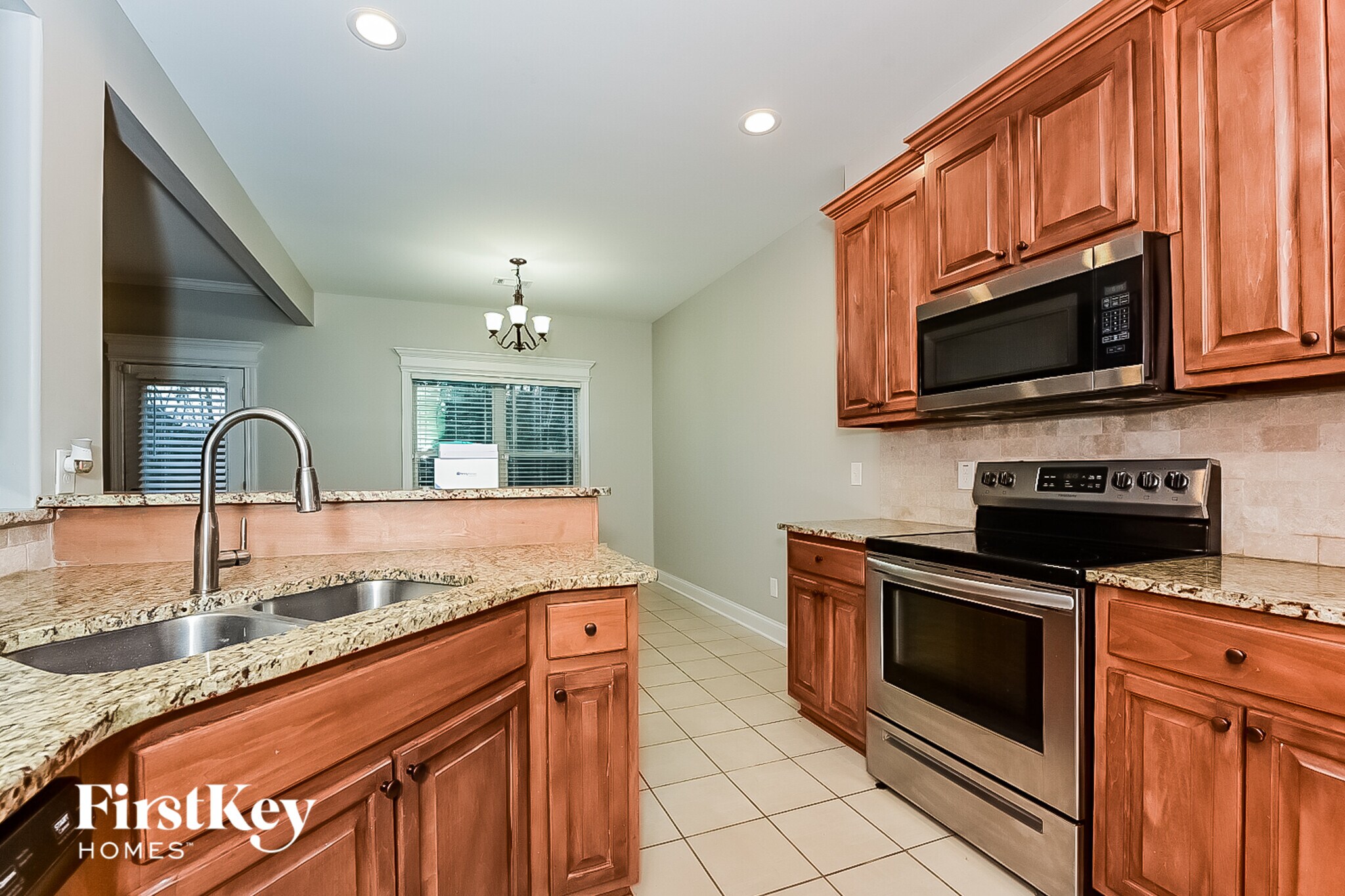 Building Photo - 252 Hedgewood Dr