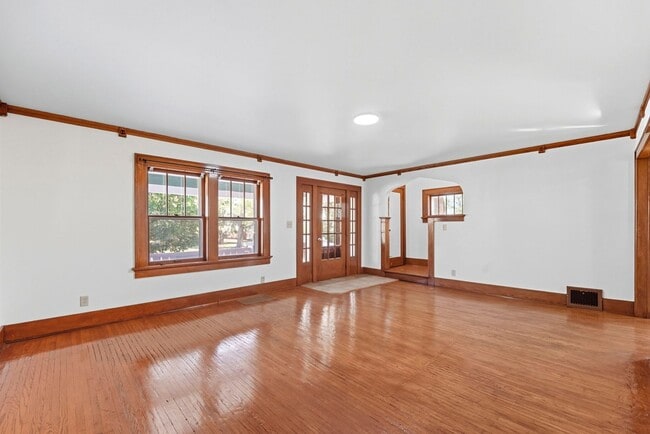 Building Photo - NEW LISTING! Spacious 3-Bedroom Home with ...