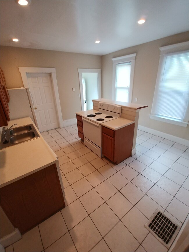 Building Photo - 1515-1517 Summit Street