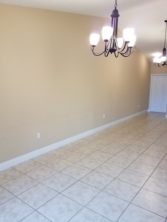 Building Photo - 2033 Andalusia Blvd