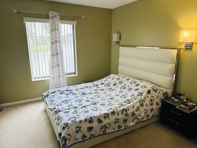 Building Photo - 1115 Green Pine Blvd