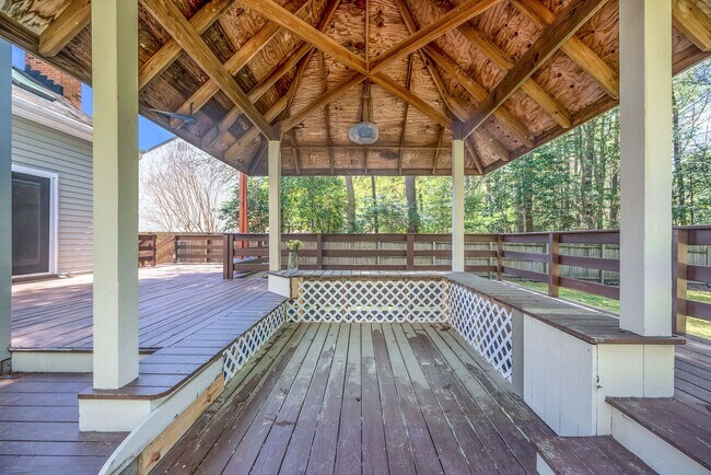 Building Photo - 304 Lynn's Way Yorktown VA 23962: Freshly Painted Updated Photos Coming !