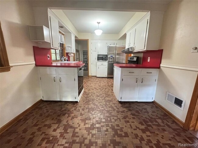 Building Photo - 6 Danvers Ln