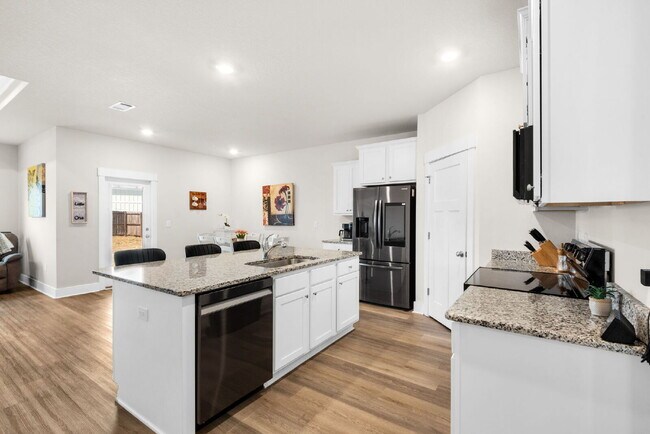 Building Photo - "Charming 4-Bed Oasis with Granite Touches in Gulf Breeze – Solar Panels !"