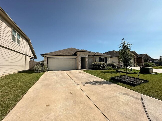 Building Photo - 916 Chachalaca Ct