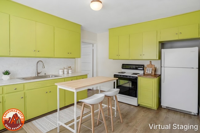 Building Photo - Charming 1930s Shotgun Duplex – Updated Bath, Walk-In Pantry, Water Included