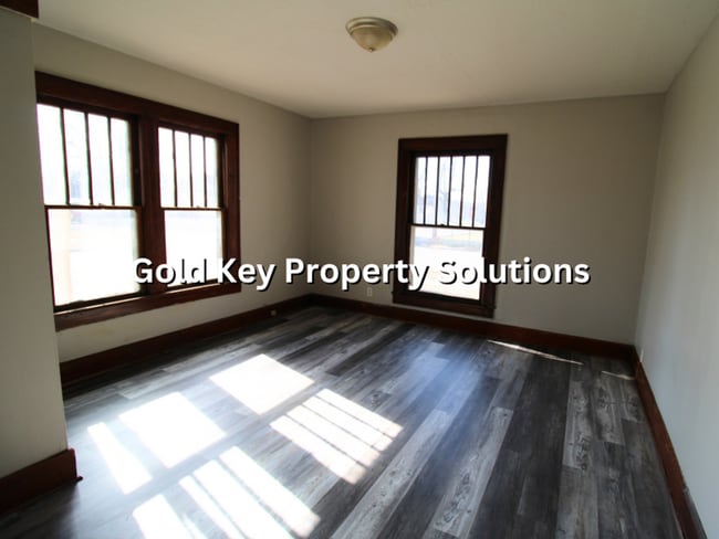 Building Photo - Updated 3 BR 1 BA House with New Flooring and Paint (SECTION 8 APPROVED)